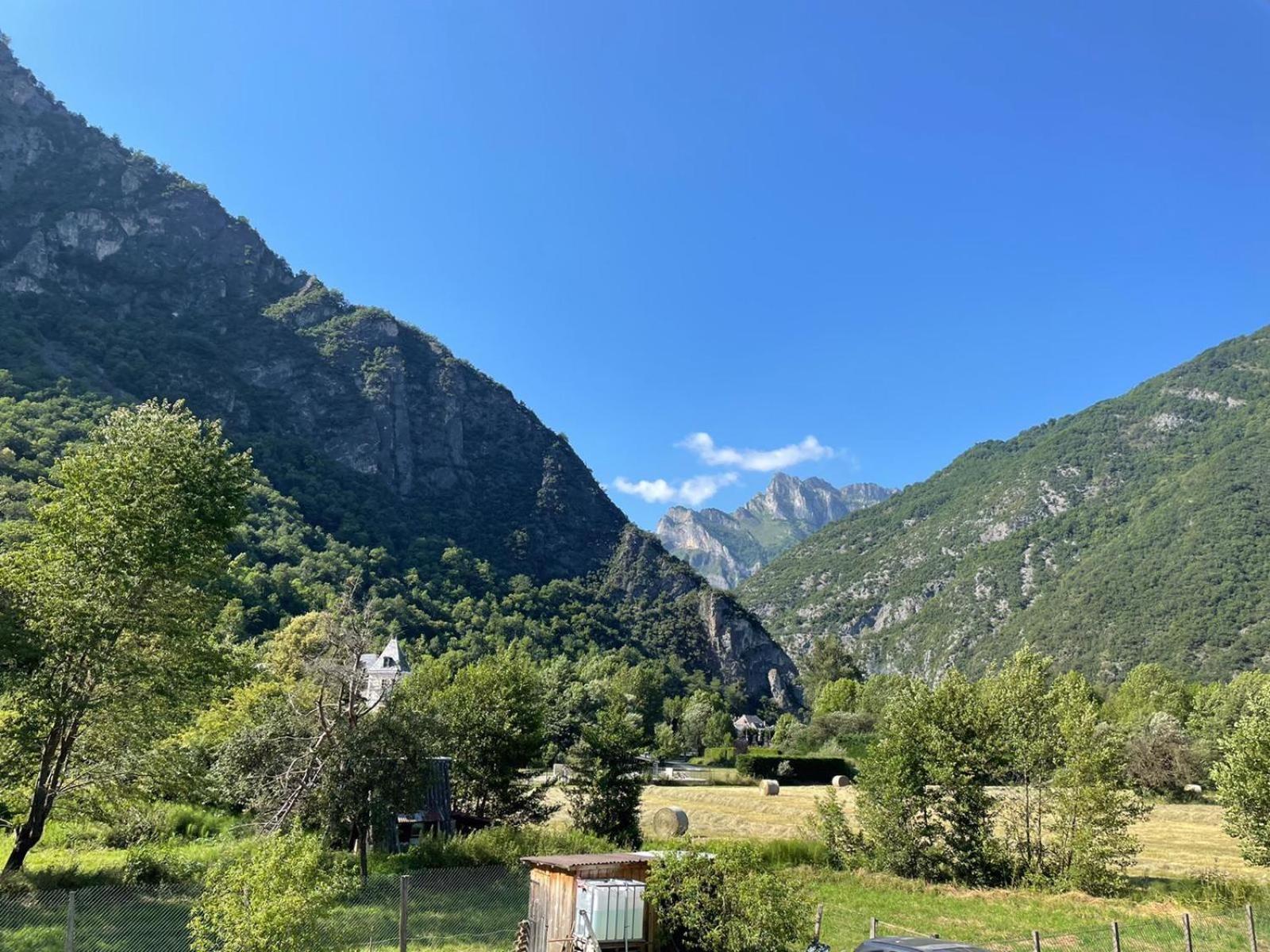 Mountain View 2 Bedroom Apartment Saint Beat Lez Экстерьер фото